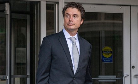 Akcjonariusz Tesli wniósł pozew przeciwko dyrektorom Tesli, w tym Elonowi Muskowi i jego bratu Kimba