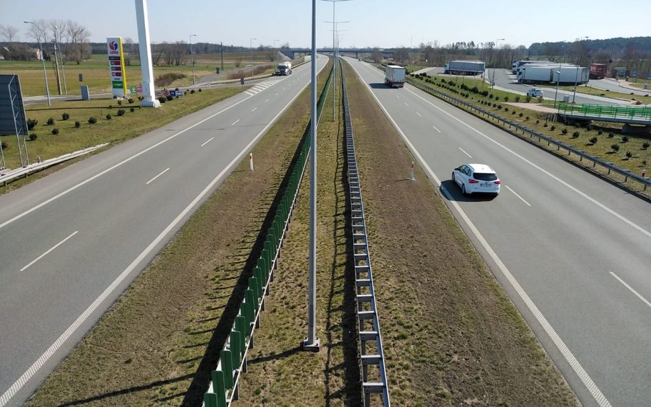 Ruch o jedną trzecią mniejszy