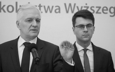 Jarosław Gowin i Piotr Müller z resortu nauki i szkolnictwa wyższego skrupulatnie pomijają krytykę s