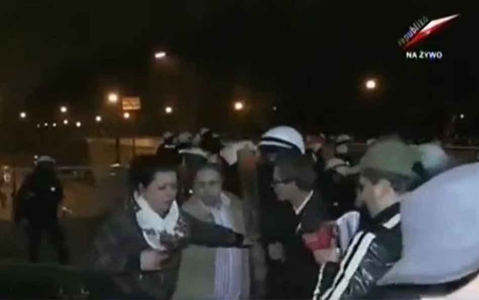 Relacja TV Republika z marszu hitem Internetu