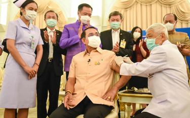 Koronawirus. Tajlandia: Premier zaszczepiony szczepionką AstraZeneca