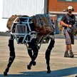 Kroczący robot może być wyposażony w zabójczą broń