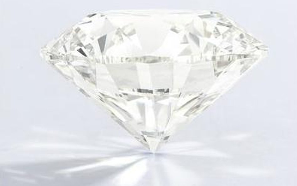Okrągły diament o wadze 110.92 karatów - 4,2 - 6,2 mln dolarów.