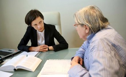 Na zdjęciu: mec. Agata Wojciechowska udzielająca porad w ramach ubiegłorocznej akcji bezpłatnych por