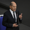 Kanclerz Niemiec Olaf Scholz podczas wystąpienia w Bundestagu