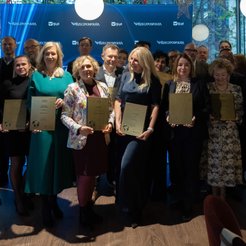 Laureaci Zielonych Orłów wraz z członkami kapituły oraz redakcji „Rzeczpospolitej”