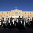 Grecja, Ateny. Policja broni parlamentu przed demonstrantami