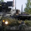Amerykański żołnierz w wozie bojowym Stryker