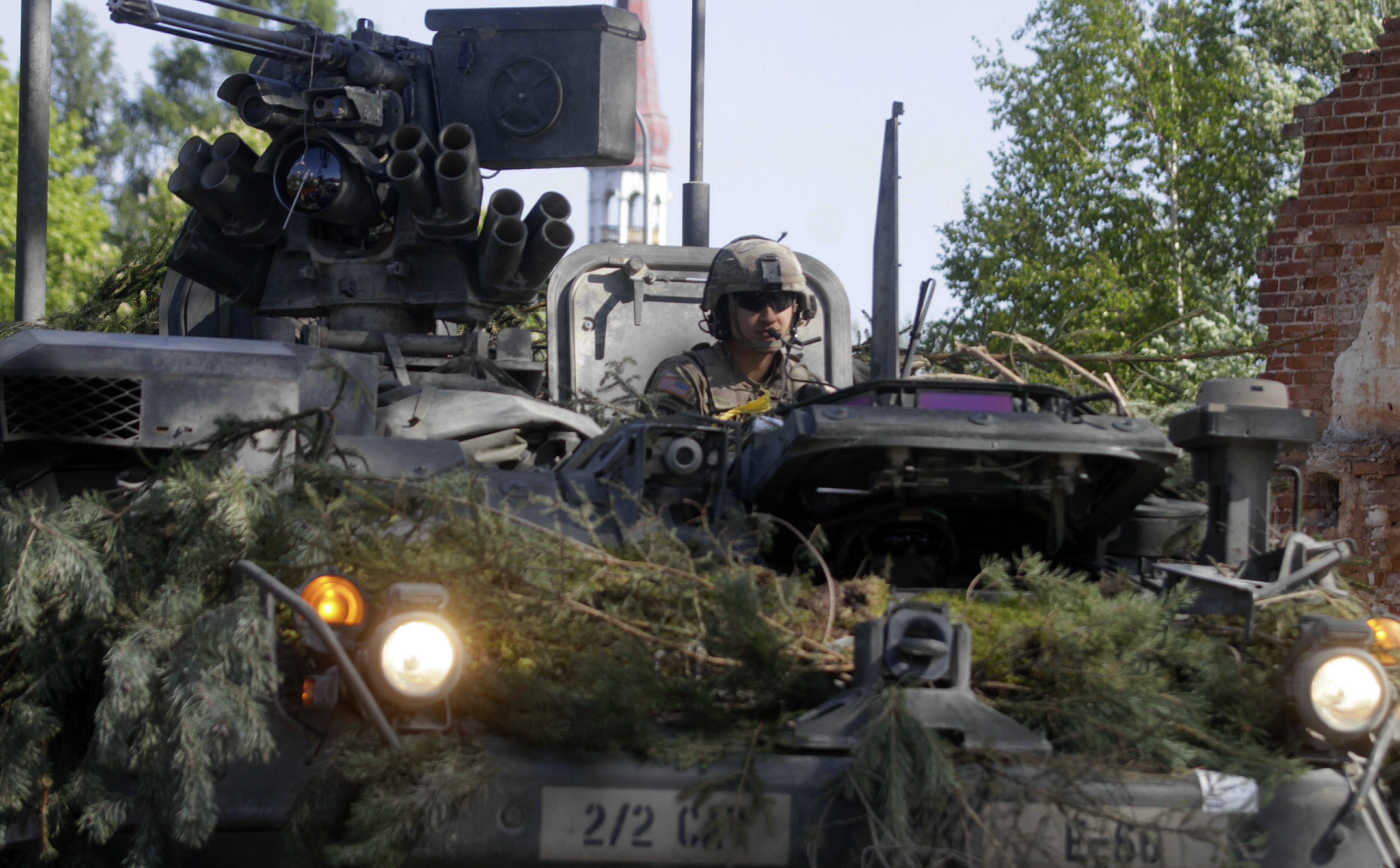 Armia prosi Finów, by uśmiechali się do żołnierzy z USA