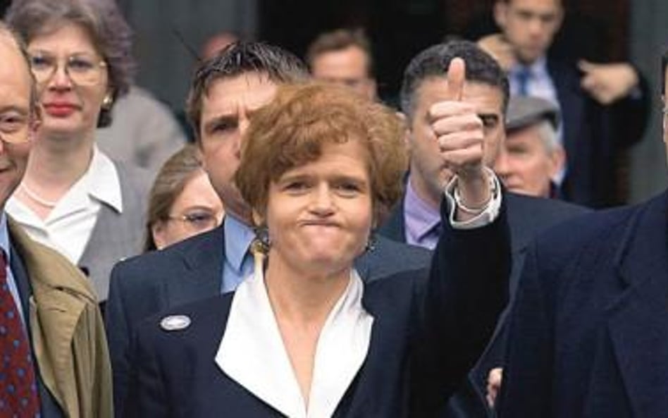 Deborah Lipstadt po wygranej sprawie przeciw negacjonaliście Davidowi Irvingowi, Londyn 2010 r.