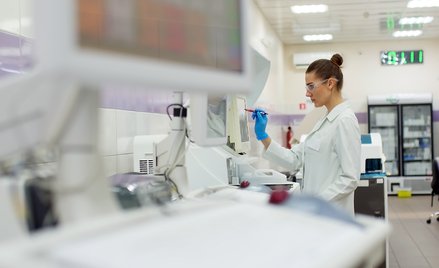 Naukowcy opublikowali informację o nowym odkryciu dotyczącym bakterii Salmonella / zdjęcie ilustracy