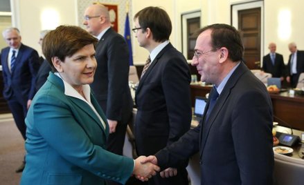 Sondaż IBRiS dla "Rzeczpospolitej": Polacy widzą zagrożenie dla demokracji w kraju