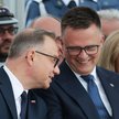 Prezydent Andrzej Duda i marszałek Sejmu Szymon Hołownia podczas uroczystych obchodów Święta Służby 