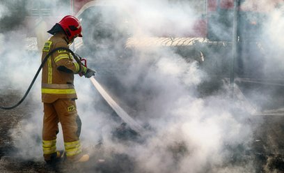 adze samorządowe w reagowaniu na sytuacje kryzysowe zacieśniają współpracę ze służbami mundurowymi, 