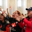 Zwolennicy grupy Forever Canadian, którzy chcą, aby Alberta pozostała w Kanadzie, cieszą się z pierw