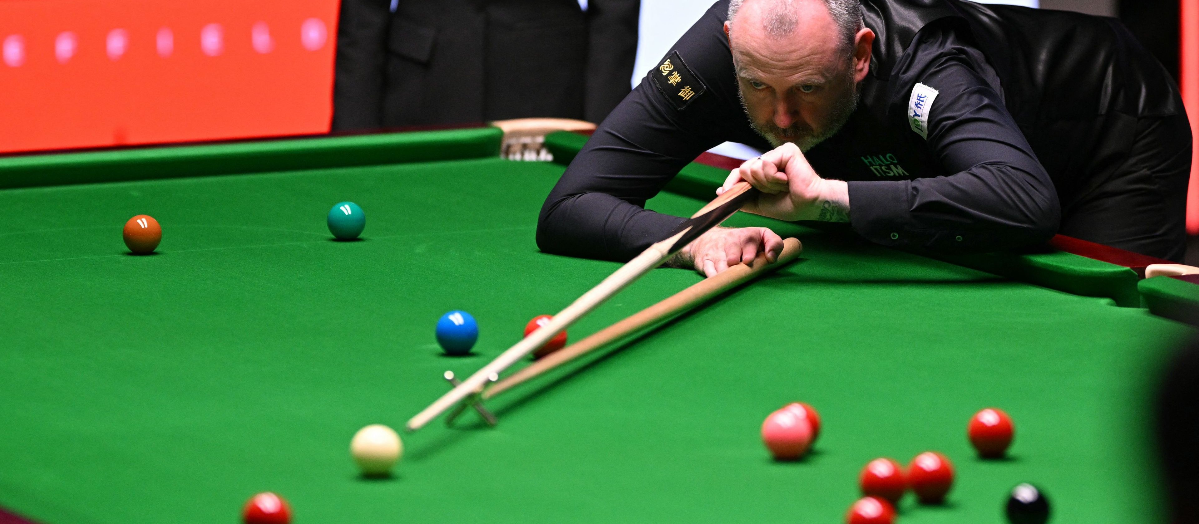 Antoni Kowalski walczy dzielnie z legendą snookera. W niedzielę druga sesja w Sheffield
