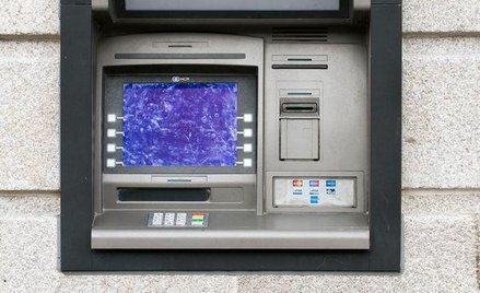 W razie wątpliwości bank musi wstrzymać wypłatę z konta