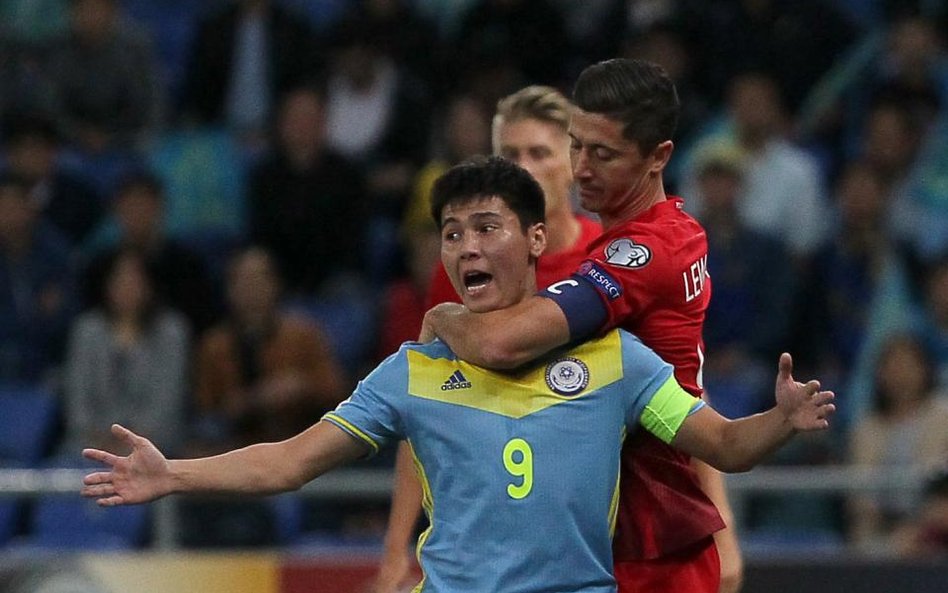 W Astanie zabrakło chłodnych głów. Robert Lewandowski był jednym z tych, którzy dali się sprowokować
