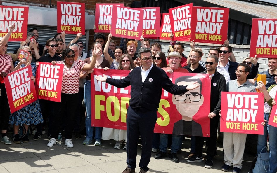 Andy Burnham został parlamentarzystą i może rzucić wyzwanie Keirowi Starmerowi