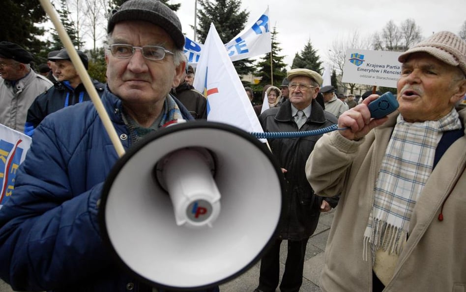 To młodym, a nie emerytom, żyje się w Polsce najgorzej