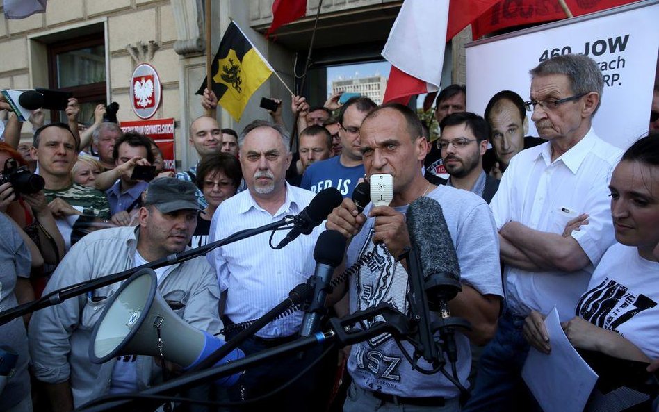 Paweł Kukiz się myli. JOW nie będą skutecznym sposobem na wyrwanie władzy z rąk partii politycznych 