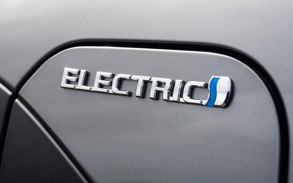 Zdaniem Akio Toyody 9 milionów samochodów elektrycznych tak samo zanieczyści świat jak 27 milionów h