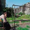 Mariupol, osiedle mieszkaniowe zniszczone przez rosyjski ostrzał, 31 maja 2022 r.