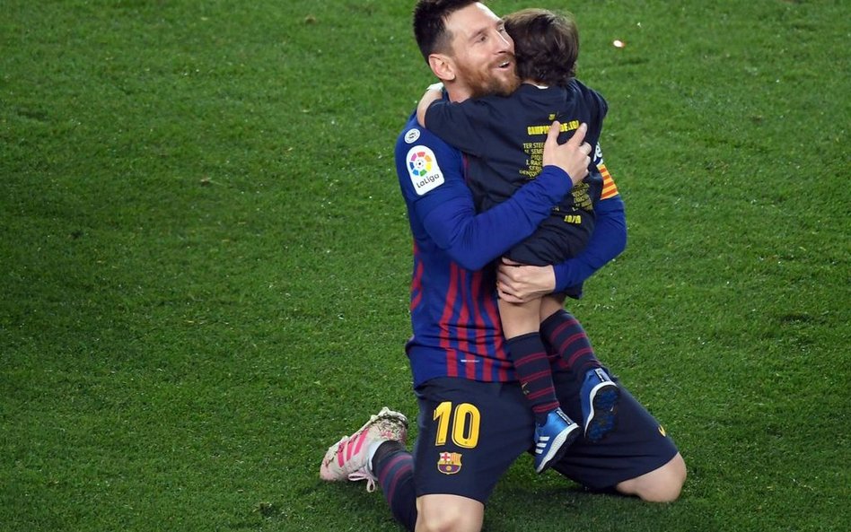 Szkocki tabloid: Messi zarobi w pięć lat 700 mln euro?