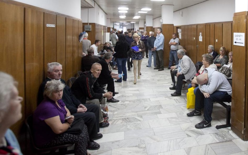 Eksperci: bezpłatne leki 75+ wydłużą kolejki do lekarzy rodzinnych