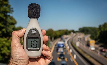 Hałas z autostrady - właściciel nieruchomości wywalczył ciszę na swojej posesji