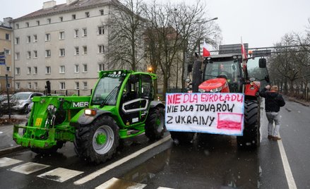 Protest rolników przed Wielkopolskim Urzędem Wojewódzkim w Poznaniu