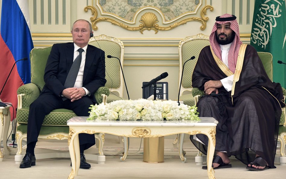 Prezydent Rosji Władimir Putin na spotkaniu z następcą tronu Arabii Saudyjskiej księciem Mohammedem 