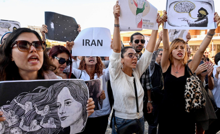 Demonstracja poparcia dla irańskich kobiet w Montpellier we Francji