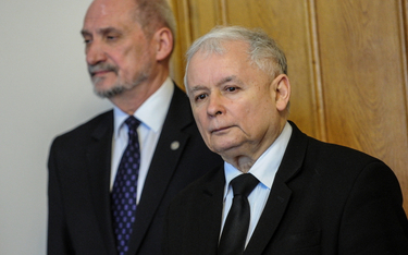 Szef MON Antoni Macierewicz i prezes PiS Jarosław Kaczyński