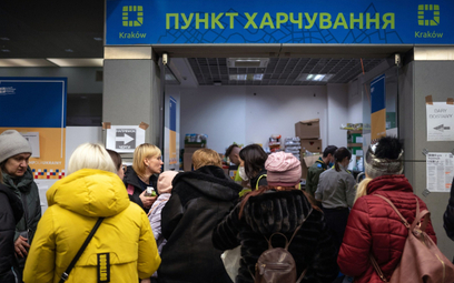 Dworce w Polsce stały się symbolami miejsc pomocy Ukraińcom, ale samorządowcy mówią już o dużo więks
