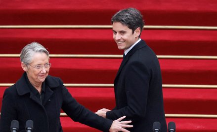Nowy premier Gabriel Attal i jego poprzedniczka Élisabeth Borne