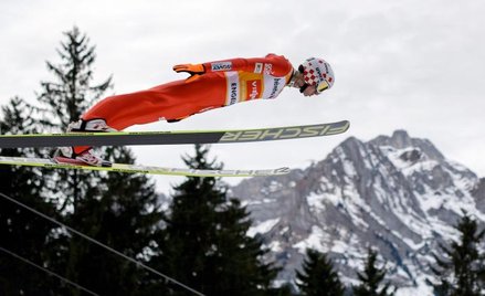 Kamil Stoch nad Alpami. Polak jest w znakomitej formie, został liderem Pucharu Świata, a Turniej Czt