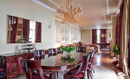 Stawka najmu za 328-metrowy apartament z siedmioma pokojami przy ul. Słomińskiego w Warszawie to 30 