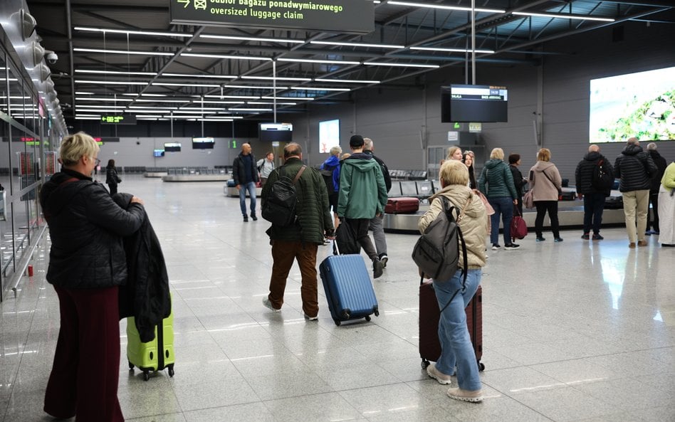 Osoby ewakuowane z Omanu na lotnisku w Pyrzowicach