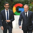 Premier Donald Tusk i dyrektor generalny Google Sundar Pichai przybywają na konferencję prasową po s