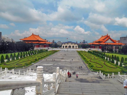 Plac Wolności przed Halą Pamięci Czang Kaj-szeka.