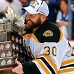 Bramkarz Bruins Tim Thomas z nagrodą dla MVP finału
