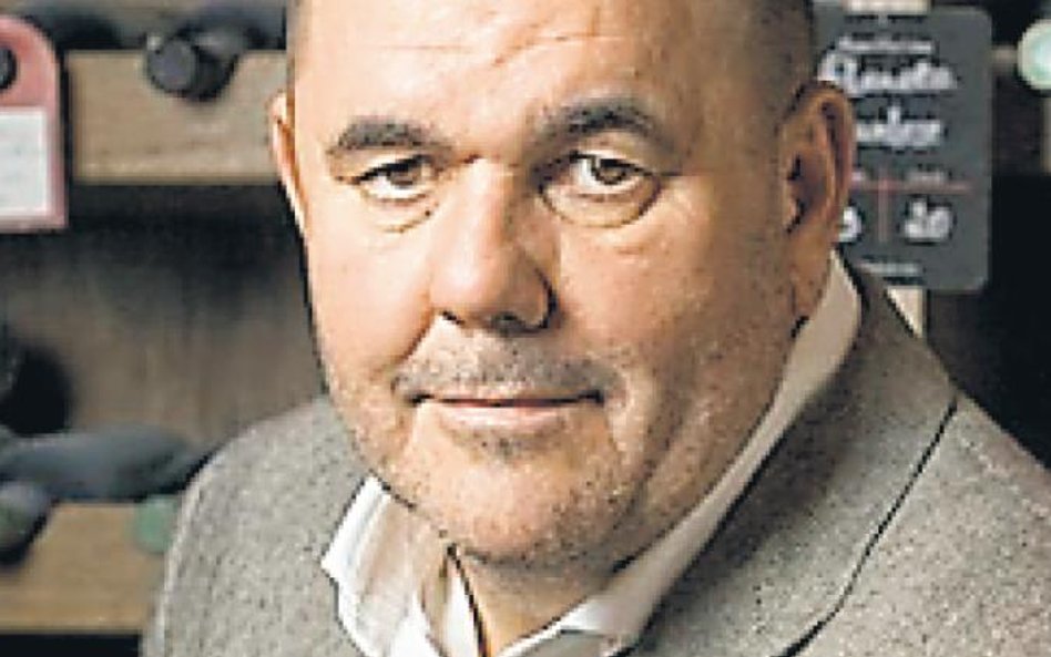Jerzy Mazgaj, prezes zarządu Delikatesów Alma, miłośnik cygar, dobrych trunków i wybornej kuchni