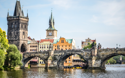 Most Karola to jedna z atrakcji czeskiej Pragi ciesząca się niezmiennie wielką popularnością wśród t
