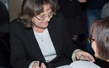 Barbara Hollender podpisuje „Od Kutza do Czekaja”.