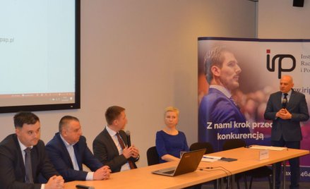 Na co analitycy zwracają uwagę w sprawozdaniach spółek?