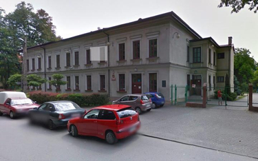 W Krzeszowicach w budynku nalężącym do rodziny Potockich mieści się liceum ogólnokształcące