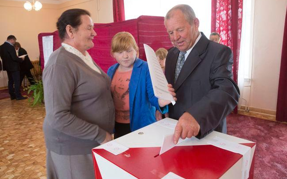 Aby głosować przez pełnomocnika, należy wystąpić do wójta (burmistrza, prezydenta miasta) z wnioskie