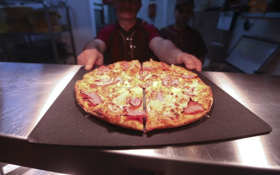 Ubywa Polaków, którzy w ogóle nie odwiedzają lokali gastronomicznych. Ci, którzy w nich jadają, najw