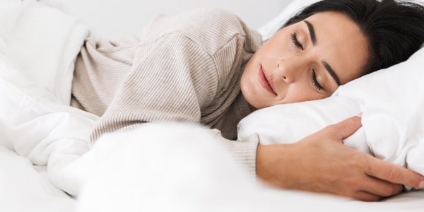 Kiepska jakość snu podnosi ryzyko poważnej choroby u dojrzałych kobiet. Nowe wyniki badań